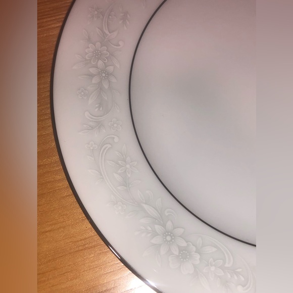 7 Piece Set Noritake Cumberland 2225 Silver Trim White Flowers China - Picture 8 of 10